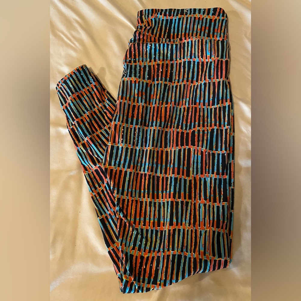 Lularoe leggings size tall and curvy